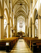 Innenraum der Kirche St. Johann Bapt. und Petrus in Bonn, 1879-1884 errichtet nach Plänen von Heinrich Wiethase.